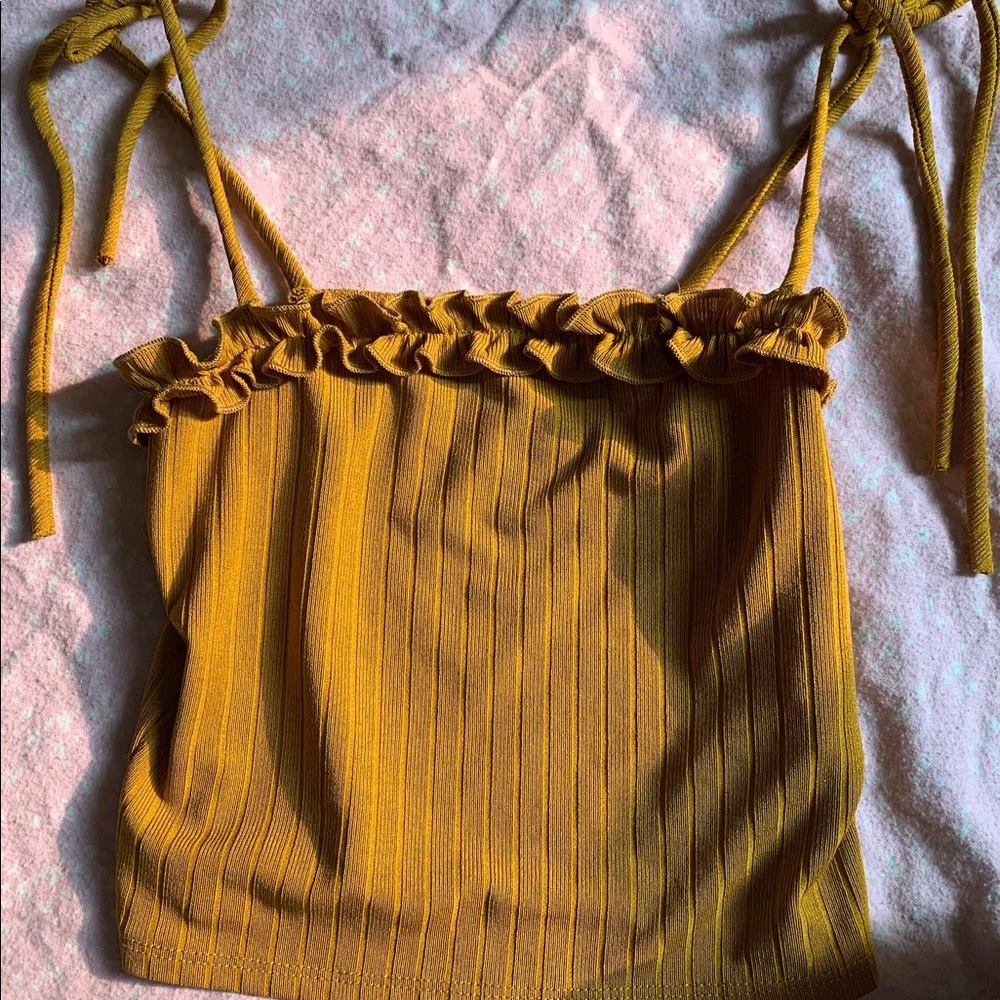 Yellow crop top ✨